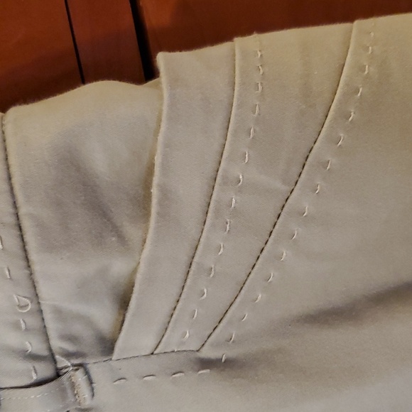 Tribal womens sz 10 Bermuda length shorts, great material, tan - Picture 10 of 14